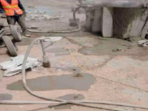 仁寿水泥混凝土路面板底注浆技术 路面脱空注浆整治方案