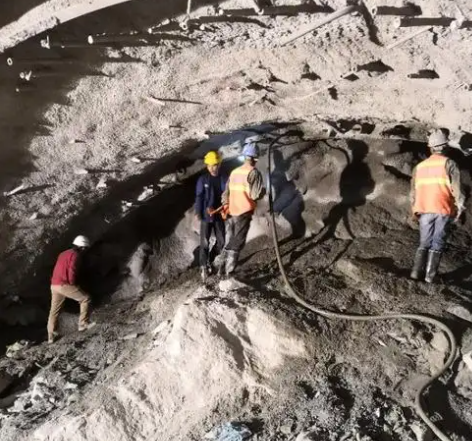 仁寿隧道拱顶带模注浆料，微膨胀注浆料的特点及施工工艺